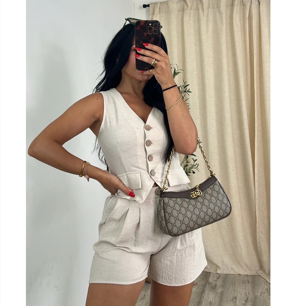 Two piece set, High waist shorts + matching vest top

Linen blend material
